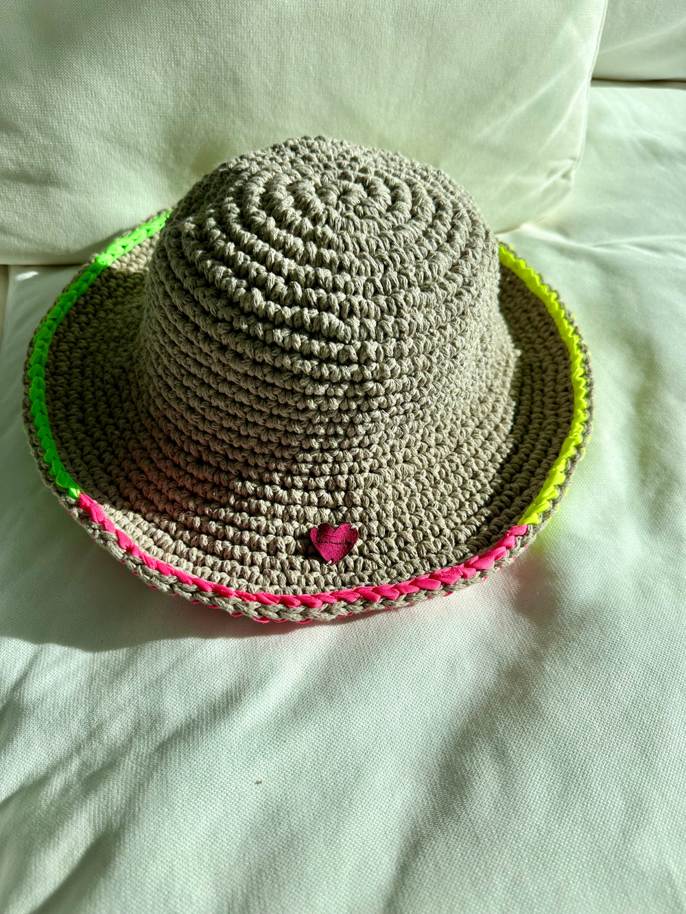 Alexa crochet hat tan and neon details